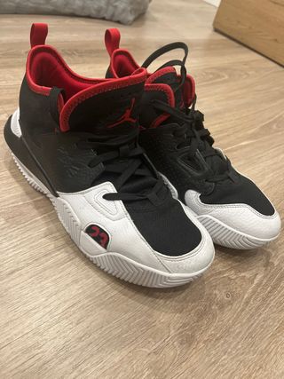 Air Jordan Stay Loyal 2 N44,5 Negro Rojo Blanco