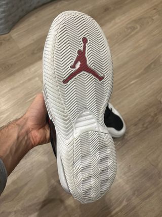 Air Jordan Stay Loyal 2 N44,5 Negro Rojo Blanco