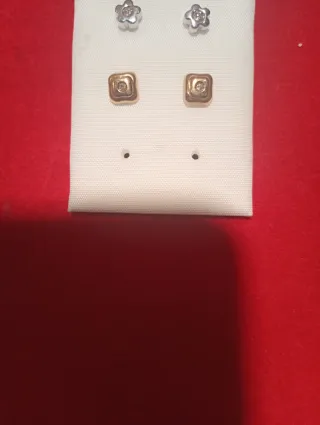 Pendientes de oro 18 Ktes. 1 de oro blanco y 1 am.