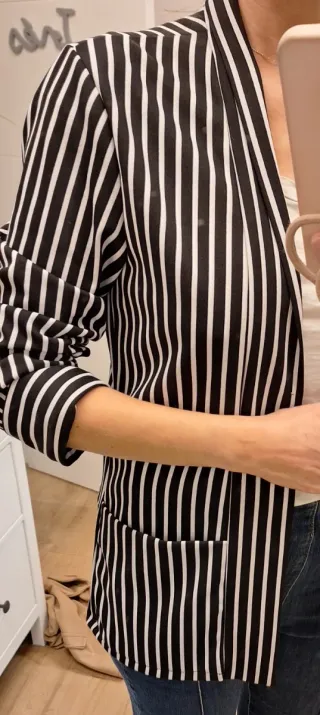 Elegante americana de rayas negro/blanco. Talla Ún