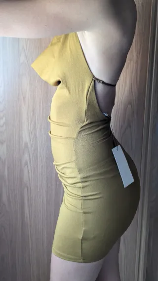 Vestido espalda descubierta y cuello halter