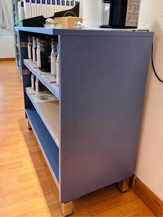 Estanterías de madera grandes y pequeña