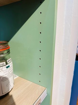 Estanterías de madera grandes y pequeña