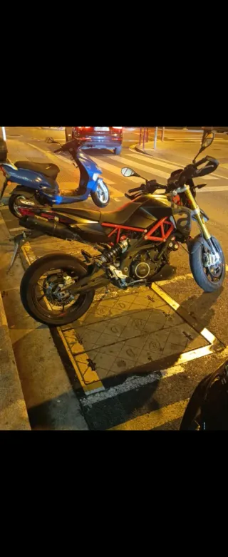 Aprilia Dorsoduro 900 Supermotard