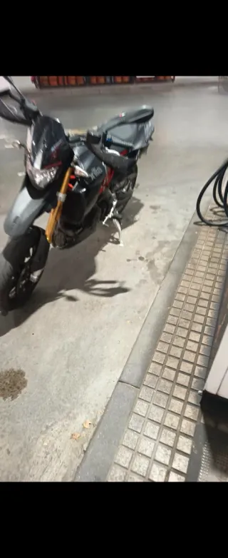 Aprilia Dorsoduro 900 Supermotard
