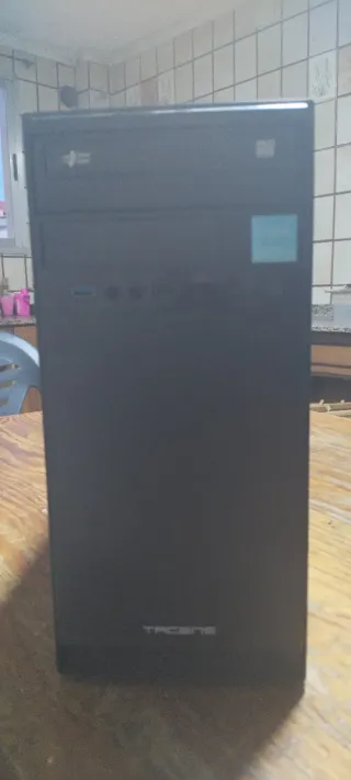 Torre Ordenador Trece Negra