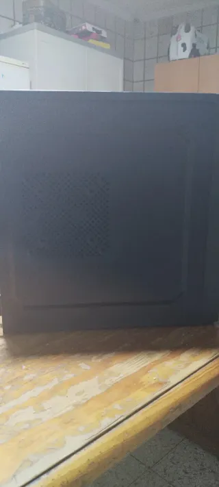 Torre Ordenador Trece Negra