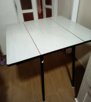 Mesa auxiliar cocina/camping + 3 sillas