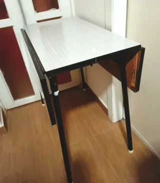 Mesa auxiliar cocina/camping + 3 sillas