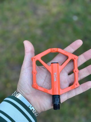 Pack Pedales y Puños Bicicleta Naranja