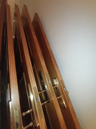 Puerta madera maciza