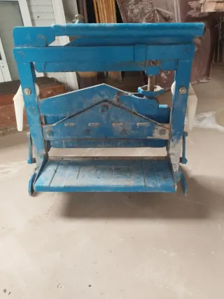 Cortadora de terrazo azul