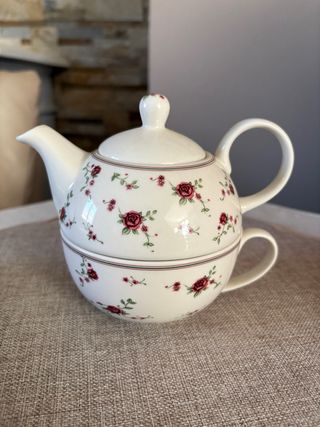 Teiera in porcellana con rose