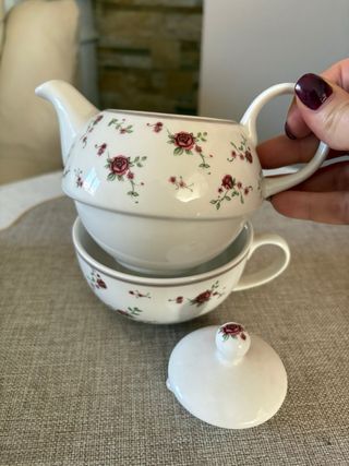 Teiera in porcellana con rose