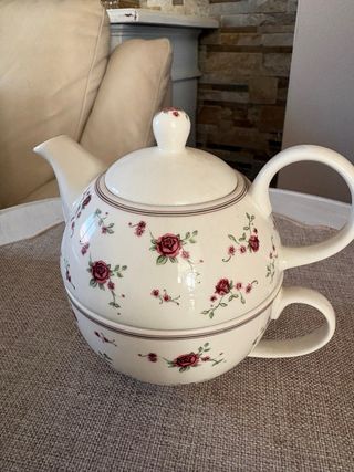 Teiera in porcellana con rose