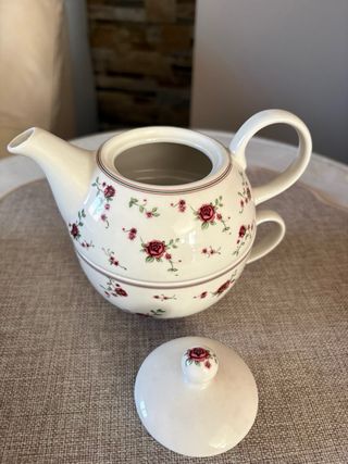 Teiera in porcellana con rose