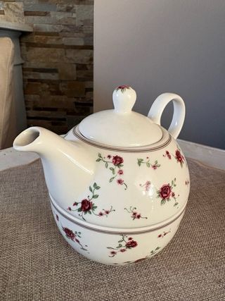 Teiera in porcellana con rose