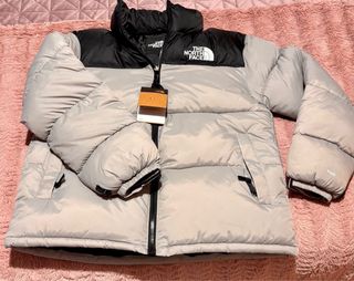 Abrigos The North Face.Negra y negra-gris.90€ unid