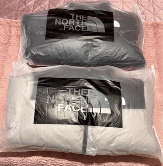 Abrigos The North Face.Negra y negra-gris.90€ unid
