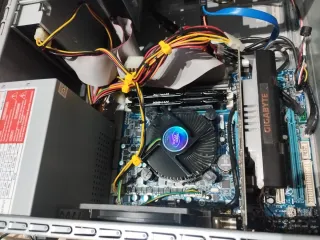 Ordenador Gigabyte i7 8GB RAM SSD