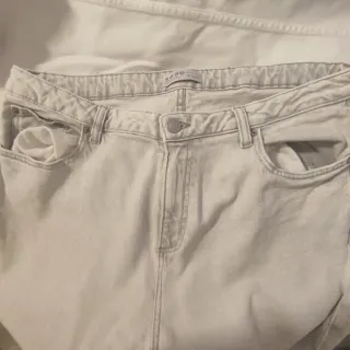 Pantalón vaquero beige como nuevo