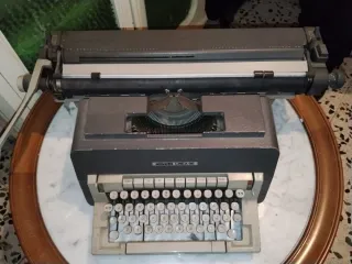 Máquina de escribir Olivetti Linea 98