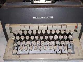 Máquina de escribir Olivetti Linea 98
