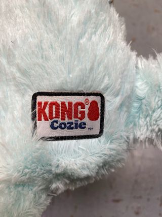 KONG Cozie Cão Pelúcia Azul
