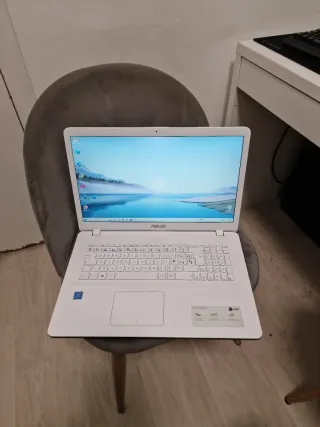 Asus Vivobook 17 Blanco