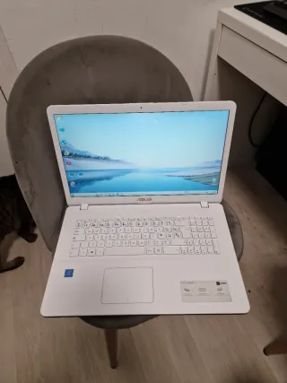 Asus Vivobook 17 Blanco