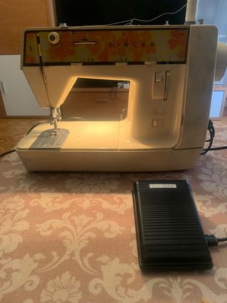Máquina de coser Singer Starlet Beige