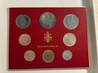 Lote 2 monedas y 5 estuches conmemorativos