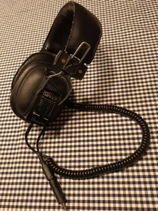 Auriculares Vintage con ecualizador y volumen