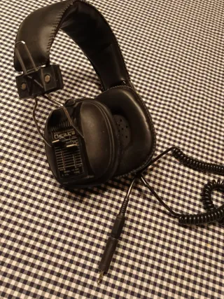 Auriculares Vintage con ecualizador y volumen