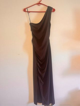 Vestido marrón elegante de fiesta