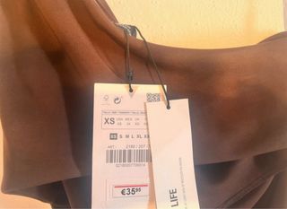 Vestido marrón elegante de fiesta