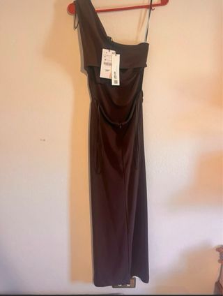 Vestido marrón elegante de fiesta