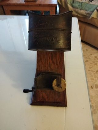 Molino de café Kirona antiguo