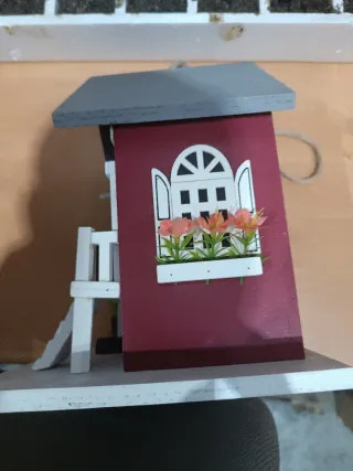 Casita de pájaros decorativa