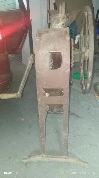 Máquina antigua de manivela