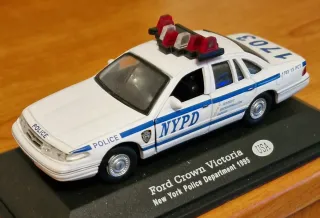Modellino Ford Crown Victoria NYPD 1995