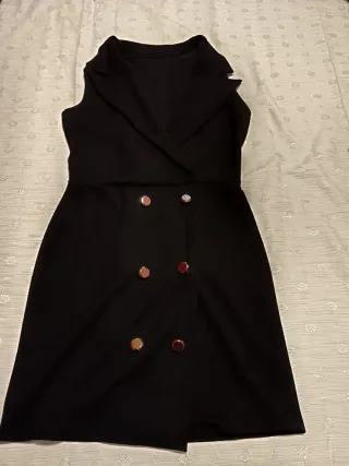 Vestido negro corto estilo blazer