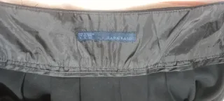 Falda midi Zara negra plisada