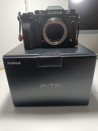 Fujifilm X-T5 Cámara y 2 tarjetas SD