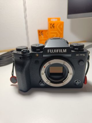 Fujifilm X-T5 Cámara y 2 tarjetas SD