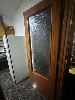 Puerta de cocina madera con cristal