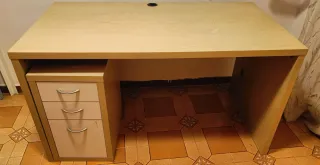 Escritorio con cajonera