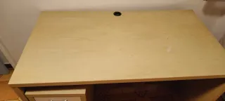 Escritorio con cajonera