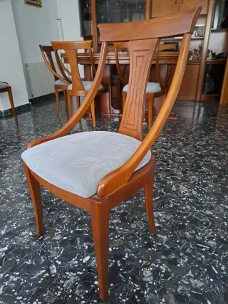 Conjunto de 9 sillas de comedor de madera