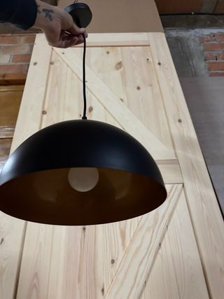 Lámparas colgantes esféricas negra y dorada